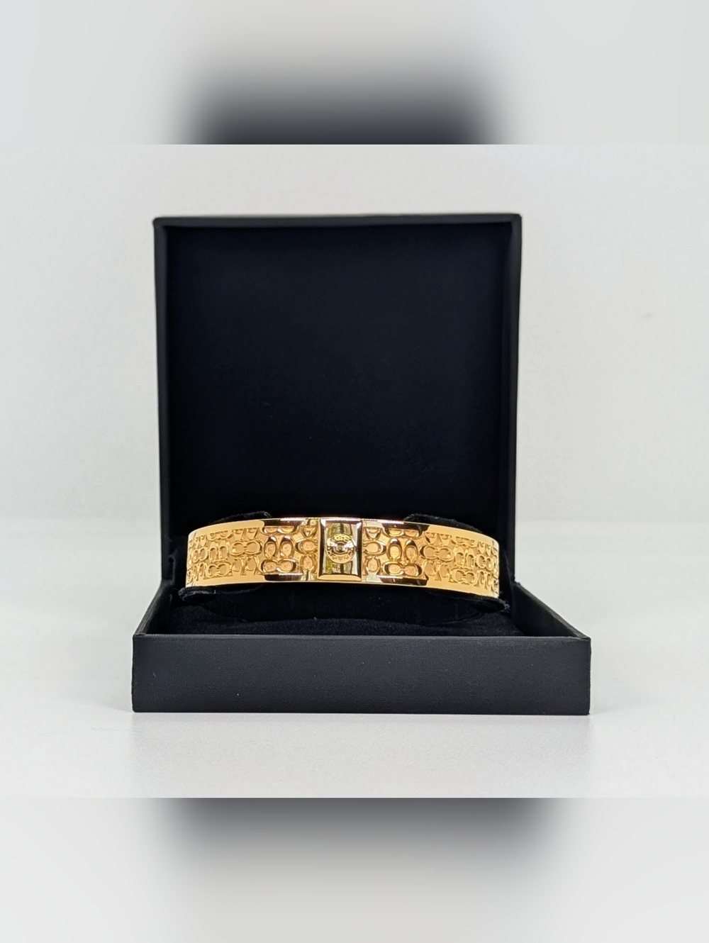 Coach Signature C Wide Bangle Bracelet Gold Tone Continuous Band 43g Pristine - Picture 4 of 6